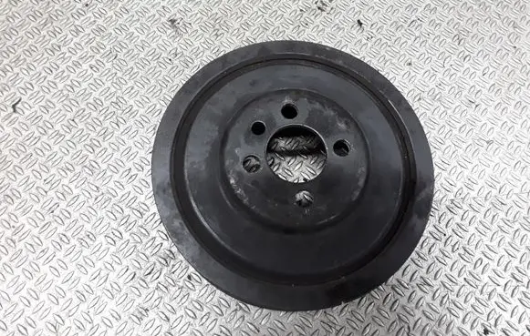 Volkswagen Golf V Crankshaft pulley 03G105243