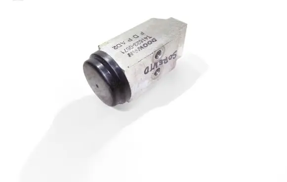 KIA Sorento Air conditioning (A/C) expansion valve T416230571