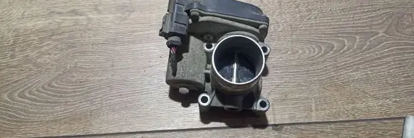 Volkswagen Fox Throttle valve 03d133062e