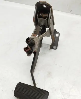 Infiniti FX Brake pedal 253004M400 25320AX000