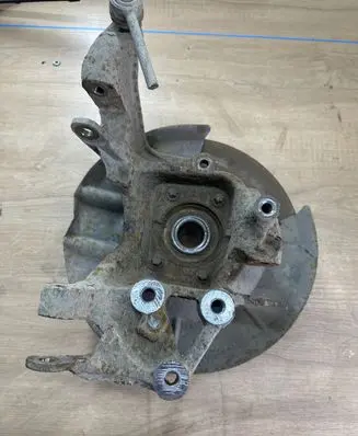Ford Escape III Rear wheel hub spindle/knuckle 