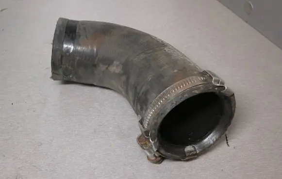 Opel Zafira B Intercooler hose/pipe 55352736 2407177
