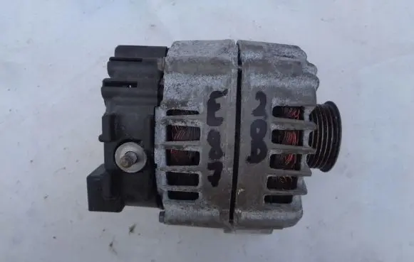 BMW 1 E81 E87 Generator/alternator 7802261