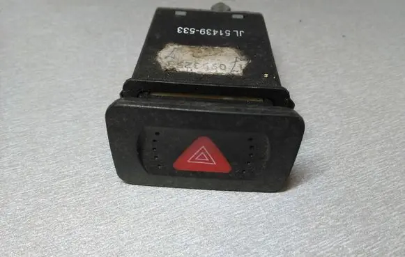 Volkswagen Golf IV Hazard light switch 1J0953235J