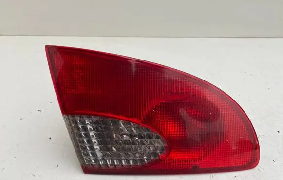 Toyota Avensis T220 Tailgate rear/tail lights 23300102