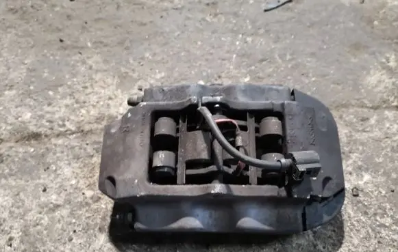 Rear brake caliper