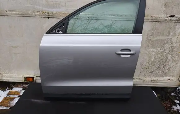 Audi Q3 8U Front door LX7W