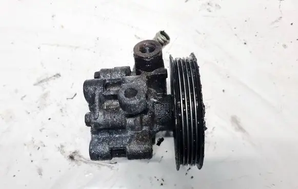 Toyota Avensis T250 Power steering pump 