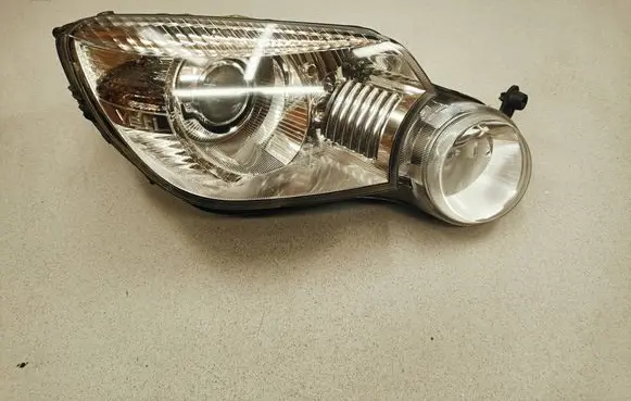 Skoda Yeti (5L) Headlight/headlamp 5L1941016B 030124828200