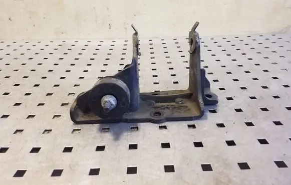 Toyota Corolla Verso E121 Gearbox mounting bracket