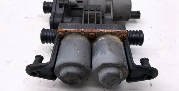 BMW 5 E39 Coolant heater control valve 8374994 1147412135