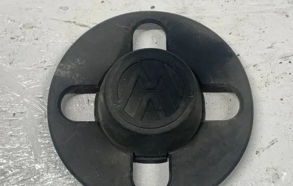 Volkswagen Golf II Original wheel cap 871601171