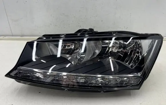 Skoda Fabia Mk3 (NJ) Headlight/headlamp 6v1941015d