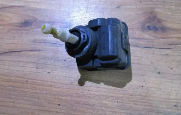 Opel Omega B1 Headlight level adjustment motor 00728230 007282-30