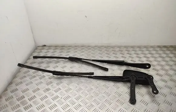 Mercedes-Benz A W176 Front wiper blade arm A1768200144 A1768200044
