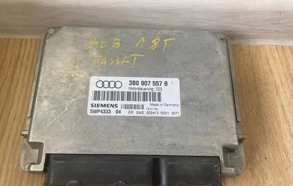 Volkswagen PASSAT B5 Engine control unit/module 3B0907557B 5WP433304