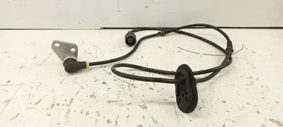 Mercedes-Benz E W124 Front ABS sensor wiring 1245401617 0265001283 A1245401617