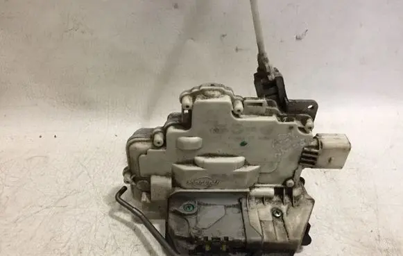 Audi A4 S4 B7 8E 8H Front door lock 8E2837016AA