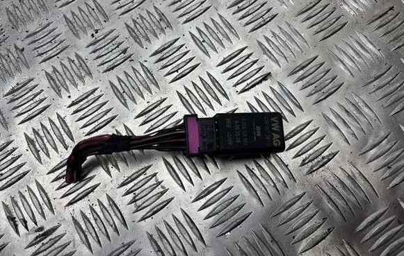 Audi Q5 SQ5 Glow plug pre-heat relay 038907281B