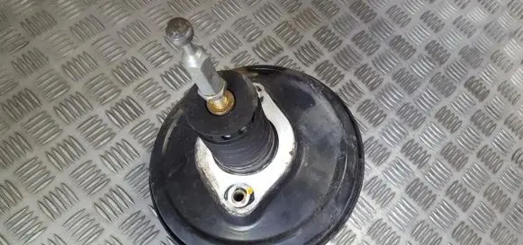 Volkswagen PASSAT B5 Brake booster 4b3612105