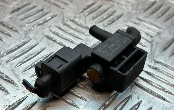 Volkswagen Tiguan Turbo solenoid valve 03C906283 15T274 70104400