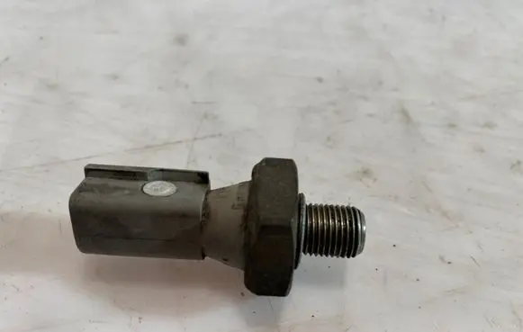 Audi A4 S4 B6 8E 8H Oil pressure sensor 038919081F