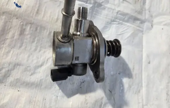 Opel Adam Fuel injection high pressure pump 12649461