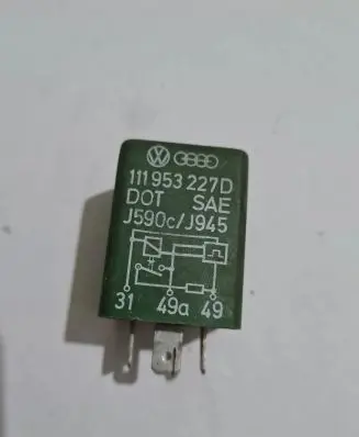 Volkswagen Transporter - Caravelle T4 Hazard warning light relay 111953227D J590CJ945 349049