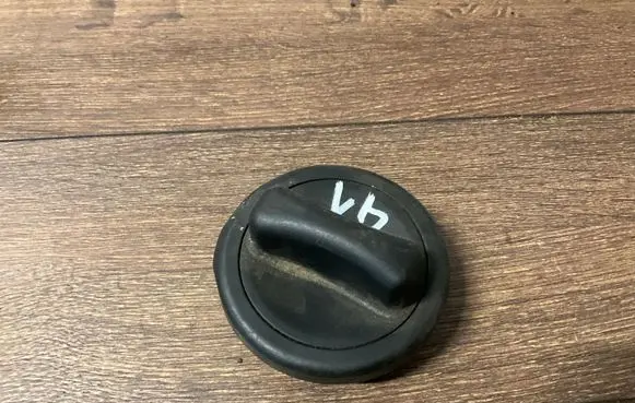 Mercedes-Benz E W211 Fuel tank cap A2204700705 2204700705