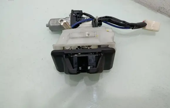 Lexus RX 330 - 350 - 400H Loading door lock 