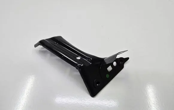 Volkswagen PASSAT B8 Fender mounting bracket 3G0821141A