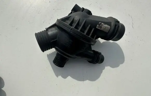 Thermostat/thermostat housing