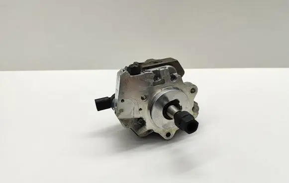 BMW 5 E60 E61 Fuel injection high pressure pump 7798333 0445010146 R70