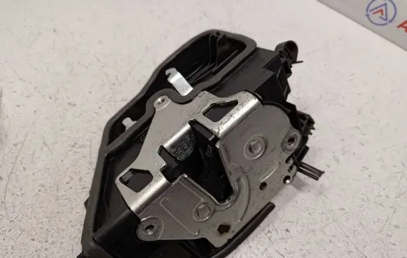 BMW X5 E70 Front door lock 7202145 51217202145 51217059973