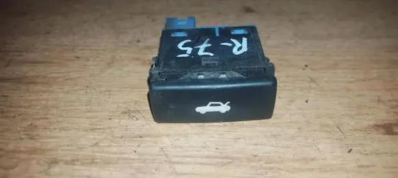 Rover 75 Tailgate opening switch yxl100100