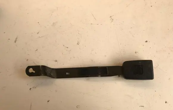 Volkswagen Golf III Front seatbelt buckle 1H0857756