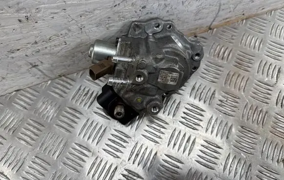 Skoda Fabia Mk3 (NJ) Fuel injection high pressure pump 28477820 0039566CPR 04B130755H