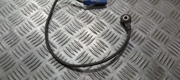 Audi A4 S4 B6 8E 8H Detonation knock sensor 06c905377
