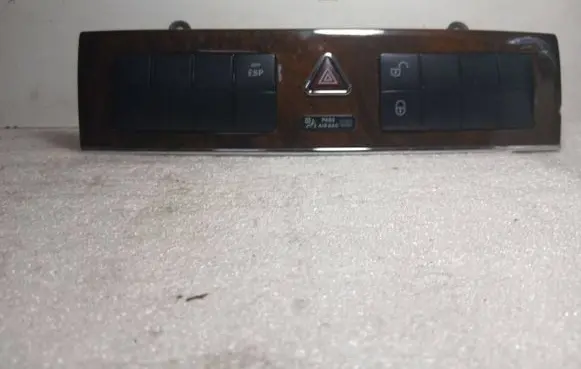 Mercedes-Benz C W203 Hazard light switch 2038702510 33634902 40851521001