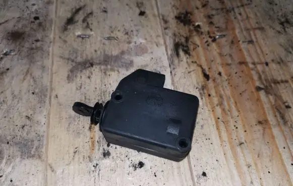 Fuel tank cap lock motor