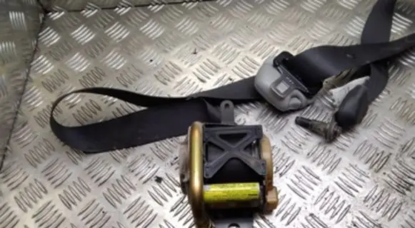 Toyota Avensis Verso Front seatbelt 0431038 09010 3T3103