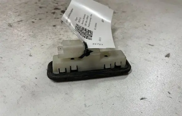 Peugeot 308 Tailgate opening switch