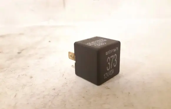 Volkswagen PASSAT B5.5 Other relay 8D0951253A 180502 PA66GF30