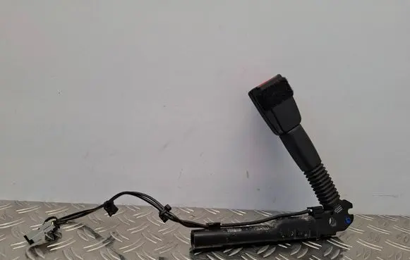 BMW 3 E90 E91 Front seatbelt buckle 33040941