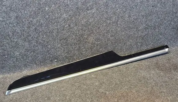 Porsche Macan (95B) Front door trim bar 95B867410L