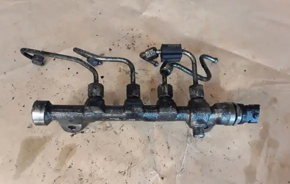 Opel Zafira C Fuel main line pipe 0445214221 55576177