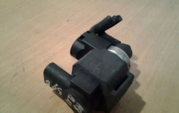 Audi A8 S8 D3 4E Valve vacuum 059906629