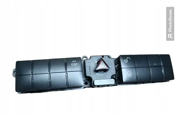 Mercedes-Benz C W203 Tailgate/trunk/boot open switch A2038708810