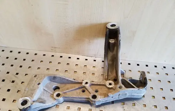 Volkswagen Golf Plus Engine mounting bracket 1K0199295E