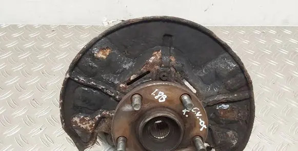 Toyota Corolla Verso AR10 Front wheel hub